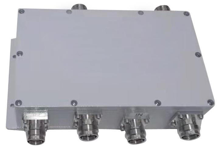 RF hybrid combiner for wide bands coverage